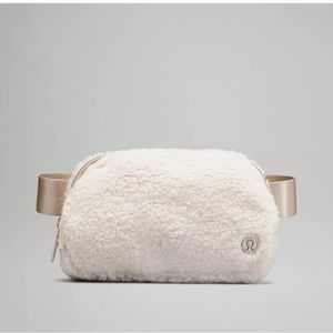 Lululemon Everywhere Sherpa Belt Bag Extended Strap Natural Ivory/Trench Beige